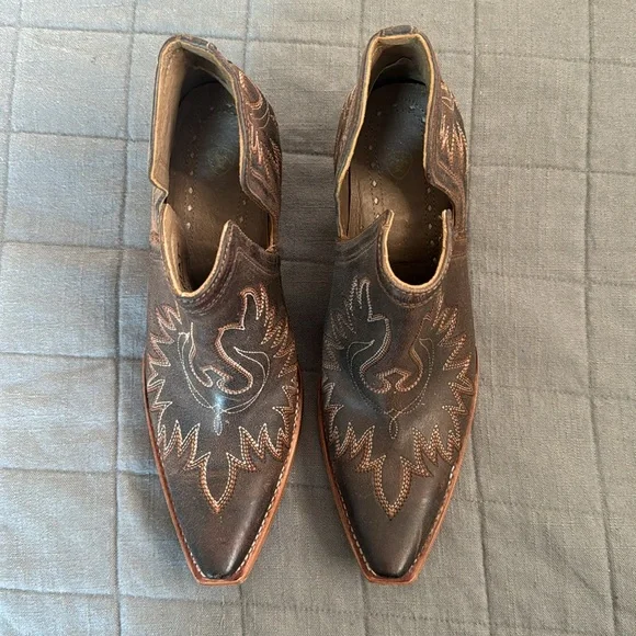 Ariat Dixon Ankle Booties